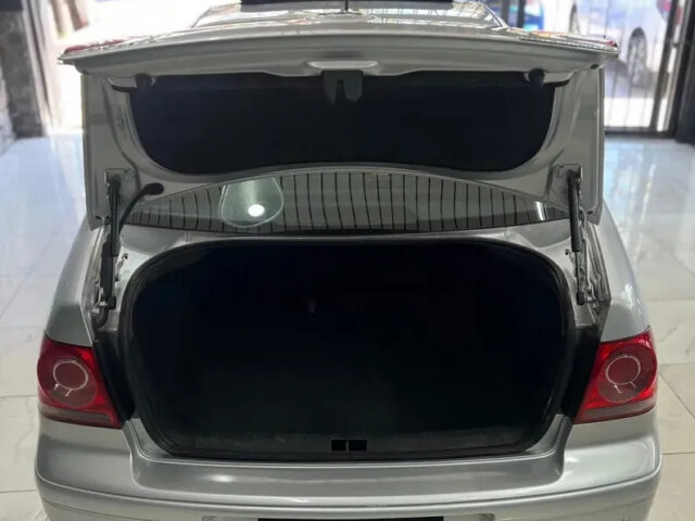 Volkswagen Bora 2.0 Trendline 115cv - miniatura 2