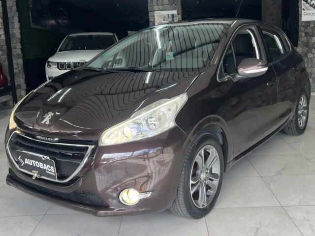 Peugeot 208 1.6 Feline